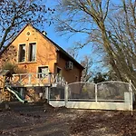 Red Stone Palkoeve 200m A Balaton Parttol Kilatassal- Kutya Barat