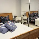 Red Stone Palkoeve 200m A Balaton Parttol Kilatassal- Kutya Barat Apartment