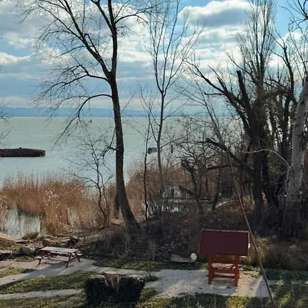 شقة Red Stone Palkoeve 200m A Balaton Parttol Kilatassal- Kutya Barat