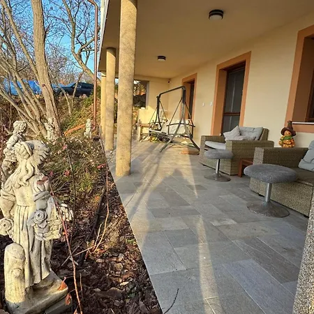 Red Stone Kovagooers-palkoeve Egesz Evben - 200m A Balaton Parttol Kilatassal- Kutya Barat Lägenhet Kovagoors