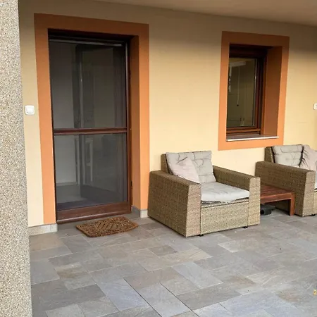 דירה Red Stone Kovagooers-palkoeve Egesz Evben - 200m A Balaton Parttol Kilatassal- Kutya Barat