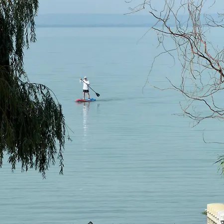 Red Stone Palkoeve 200m A Balaton Parttol Kilatassal