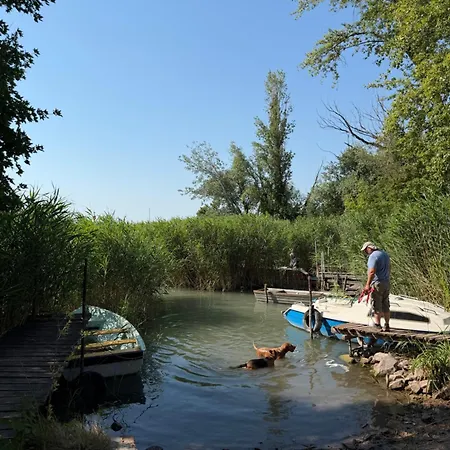 Red Stone Palkoeve 200m A Balaton Parttol Kilatassal Apartament